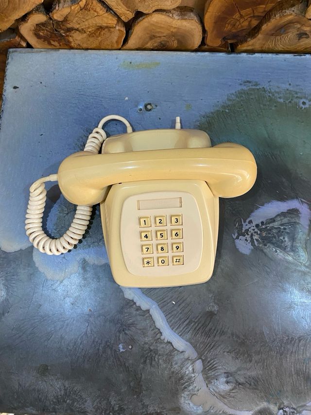 Teléfono antiguo