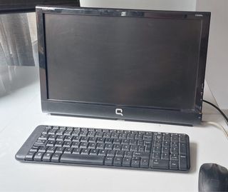 Ordenador de sobremesa completo.