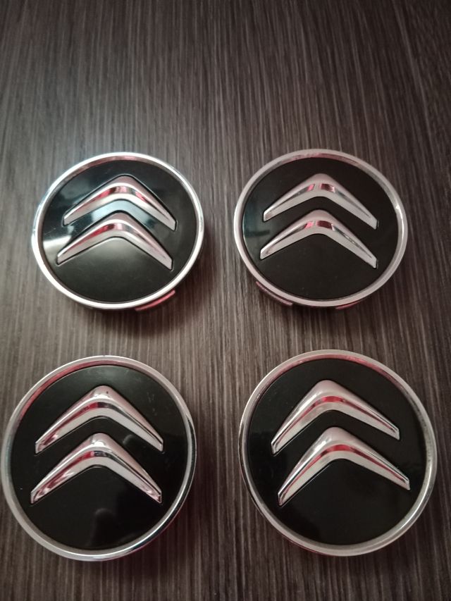TAPONES MAS EMBLEMA