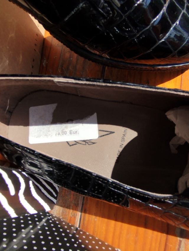 Zapatos mocasines negros de charol cuña anti