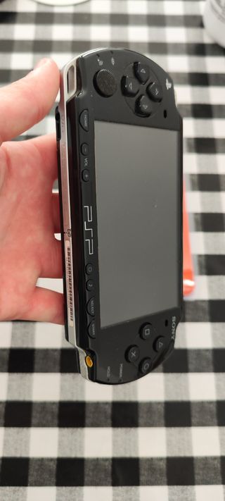 PSP Play Station + juegos + cargador