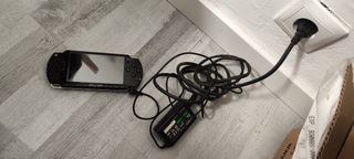 PSP Play Station + juegos + cargador