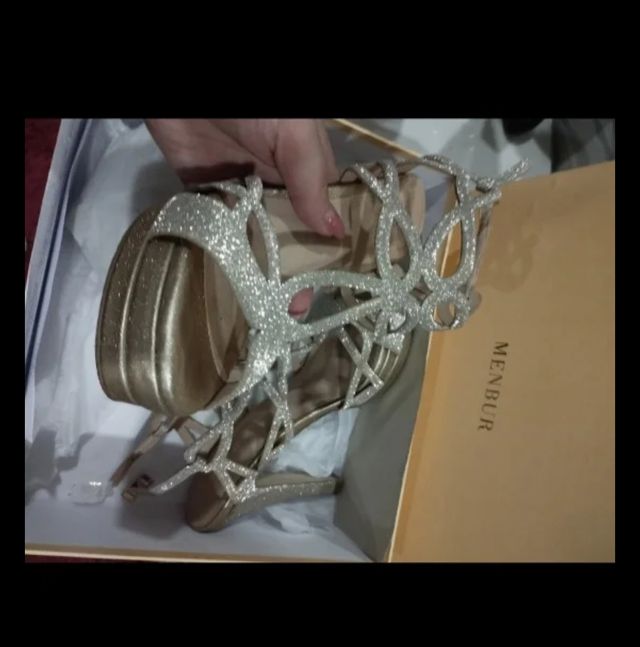 Sandalias tacon dorada Menbur 38