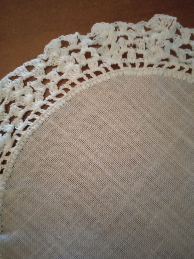 Centrino uncinetto in lino e cotone
