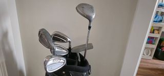 Pack de palos de golf y mochila