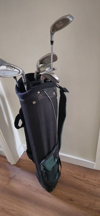 Pack de palos de golf y mochila