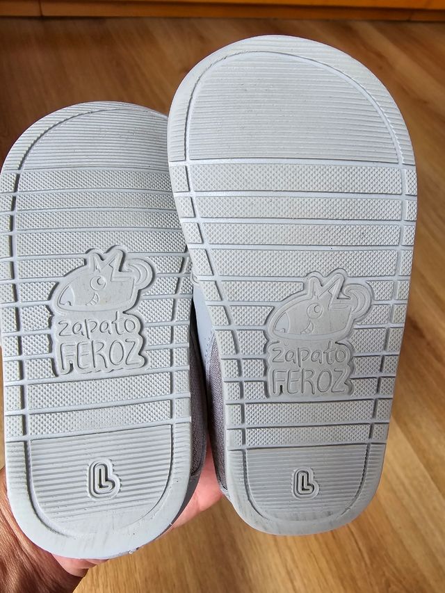 Zapato feroz Talla L