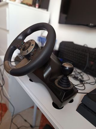 Volante y pedales