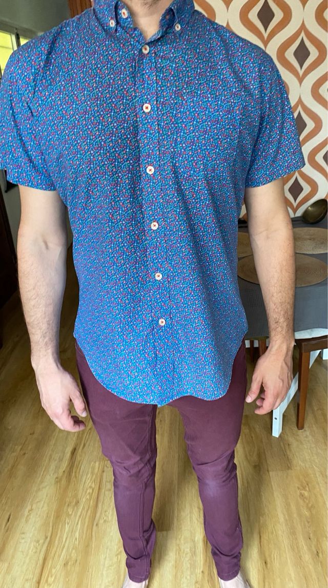 Pantalón pitillo Hombre color burdeos