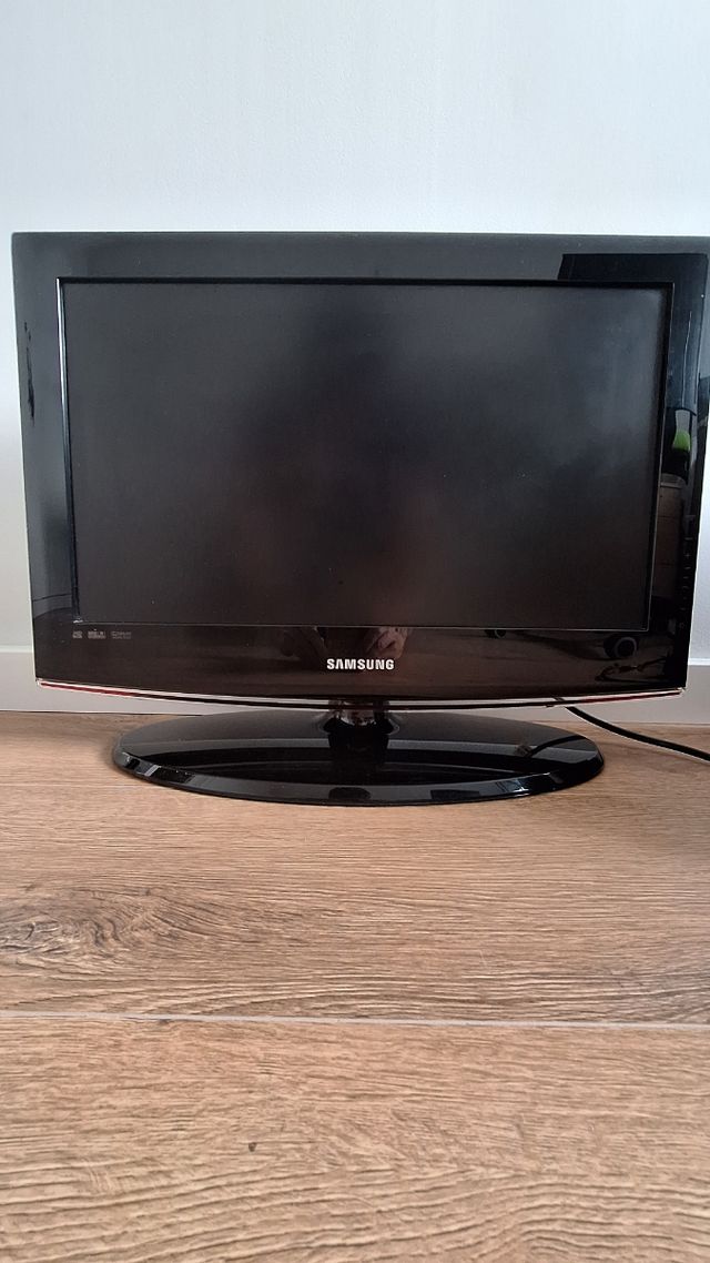 Televisión SAMSUNG LE 22B450C4W LCD 22"