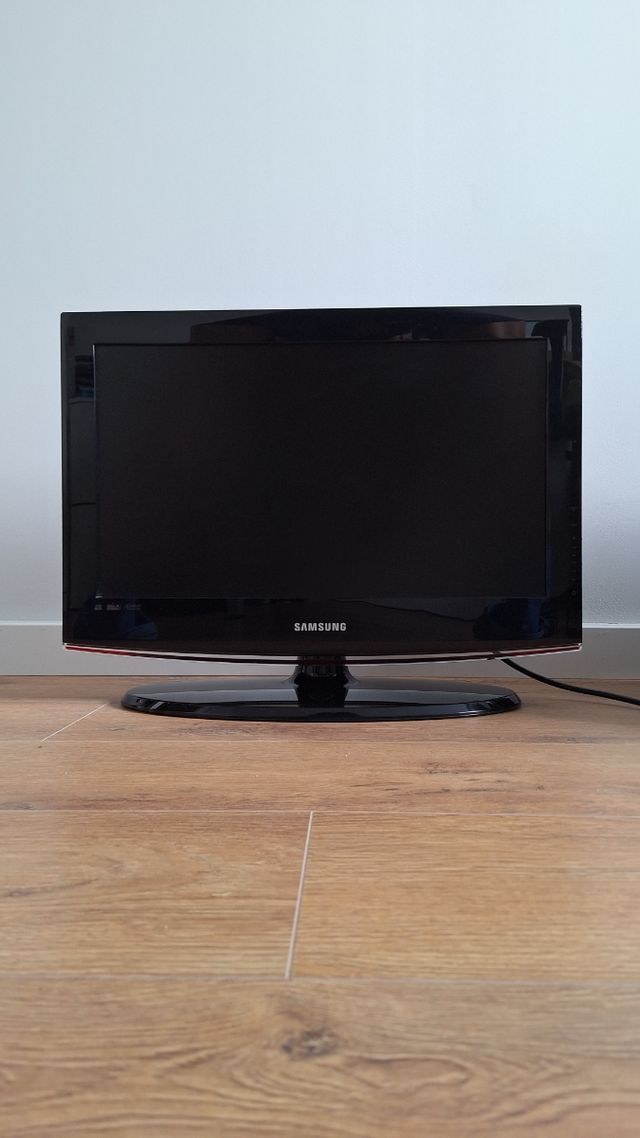 Televisión SAMSUNG LE 22B450C4W LCD 22"