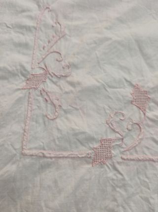 Ricamo vintage in lenzuola matrimoniale