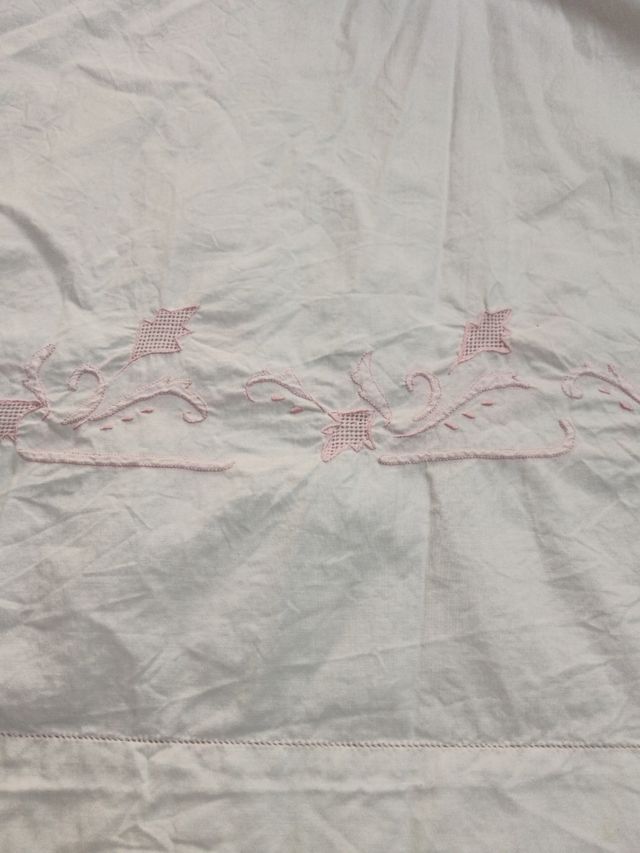 Ricamo vintage in lenzuola matrimoniale