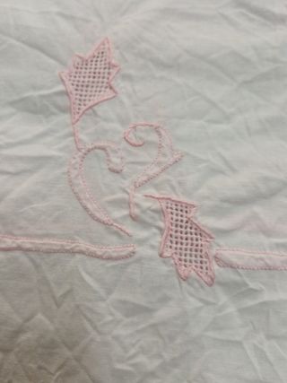 Ricamo vintage in lenzuola matrimoniale