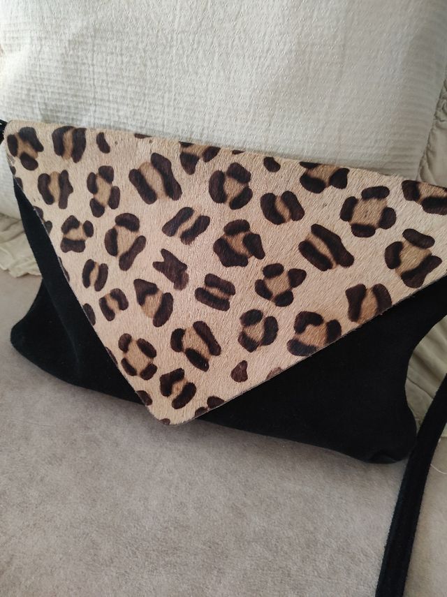 Bolso sobre animal print