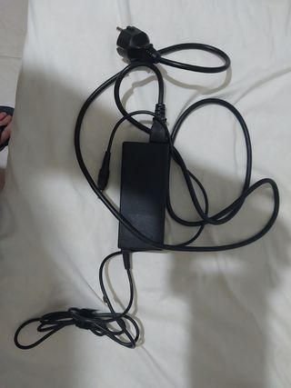 Cargador portátil Toshiba.