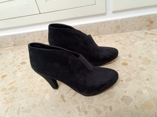 Botines negros de tacón