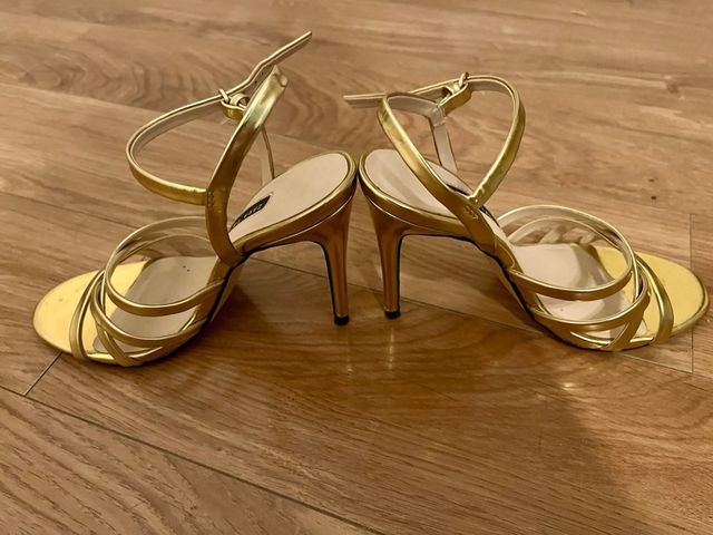 SANDALIAS TACÓN DORADAS ZARA