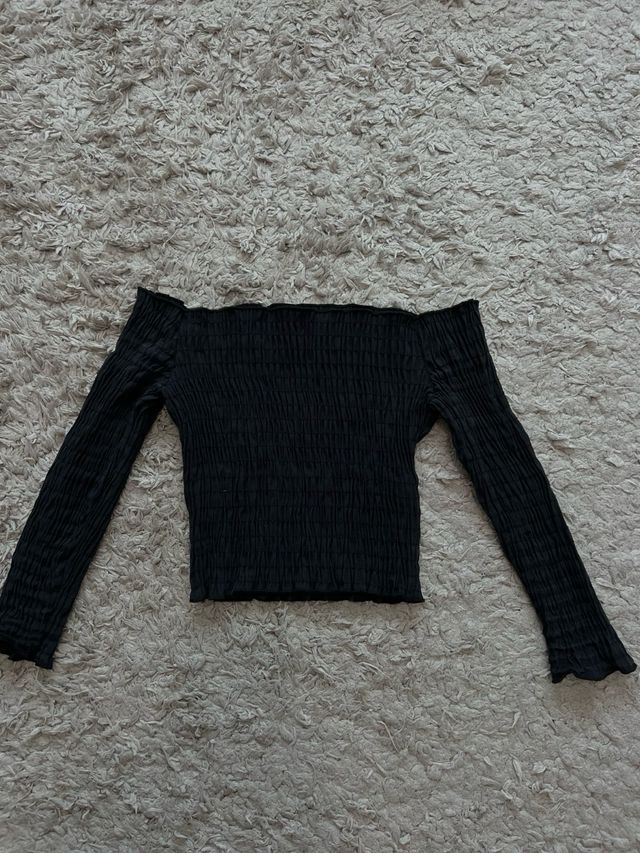 Top negro escote barco