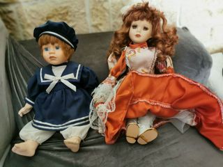 Coppia bambole da collezione in ceramica