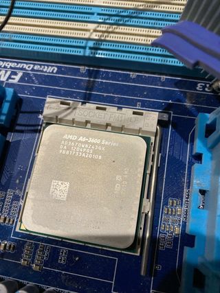 Placa base GIGABYTE GA-A75-D3H + AMD A5-3600