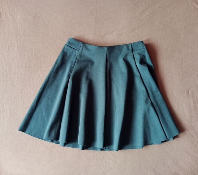 Minifalda verde de Bershka