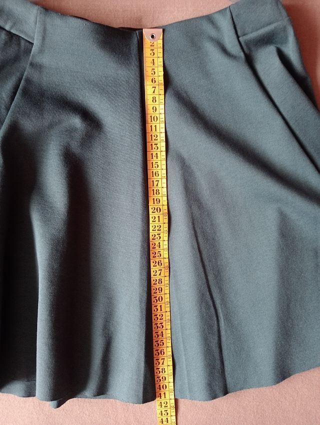 Minifalda verde de Bershka