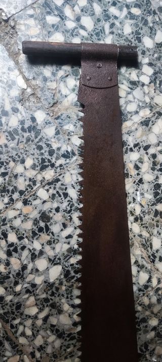 Sierra de mano antigua