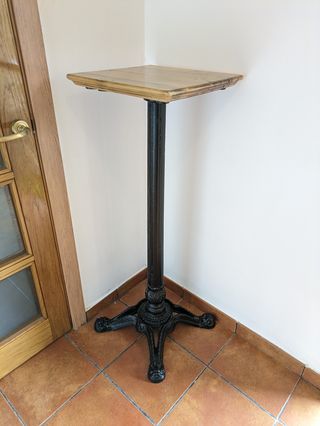 Mesa alta auxiliar estilo vintage