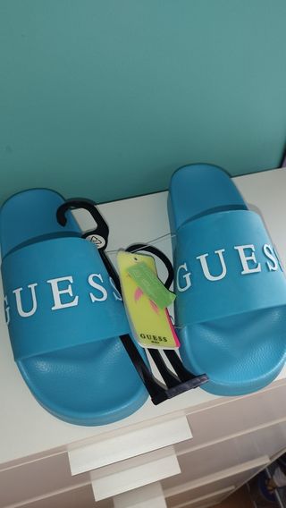 Chanclas guess
