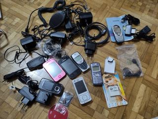 Lote de móviles antiguos