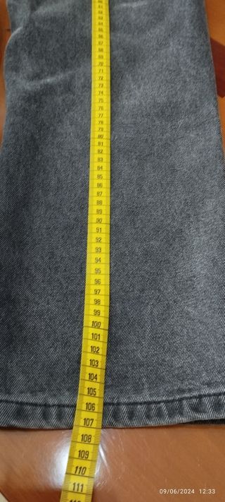 Pantalón vaquero de mujer, rasgado