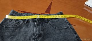 Pantalón vaquero de mujer, rasgado