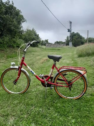 Bicicleta antigua 20'' con dinamo, color roja