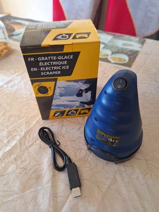 Quita hielos parabrisas coche
