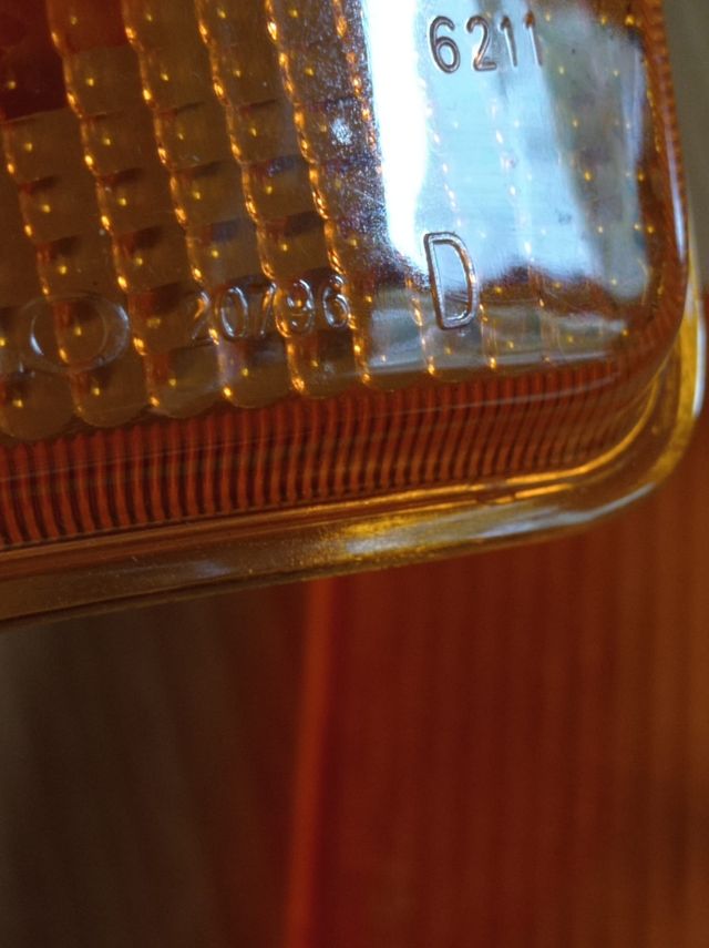 Tulipán traseras derechas del Seat 127. Nuevas. 