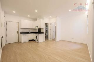Montaje de suelos laminado vinilo spc