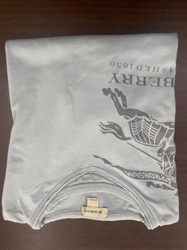 Camiseta burberry 7/8 años 10€