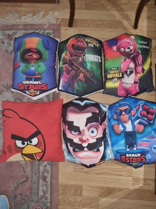 5 almohadas de fortnite y 1 de Angry bir