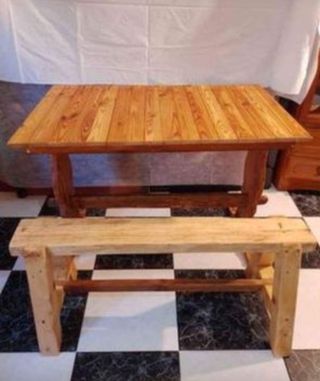 Mesa francesa de madera con banco