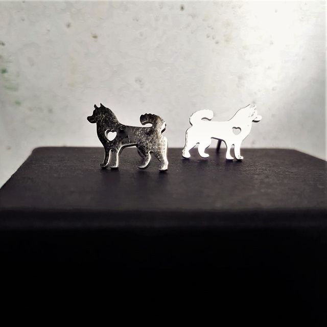 Pendientes de acero de perro husky siberiano