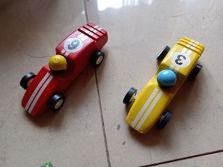 28 cochecitos juguete