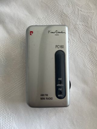RADIO EN MINIATURA. PIERRE CARDIN