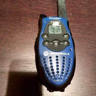 WALKIE TALKIE MOTOROLA T5422 POCO USADO