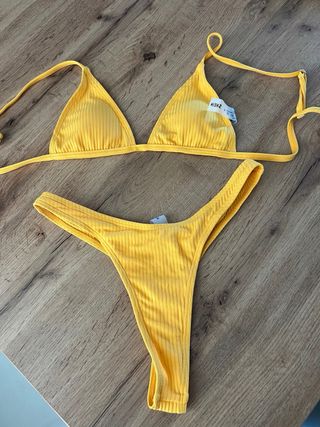 Bikini amarillo