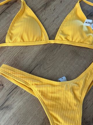 Bikini amarillo