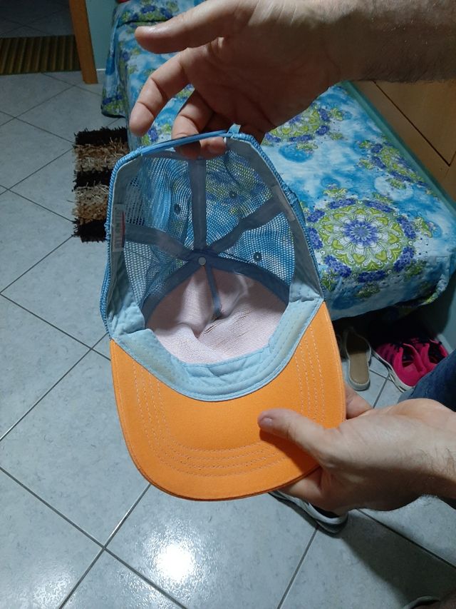 Cappellino con visiera