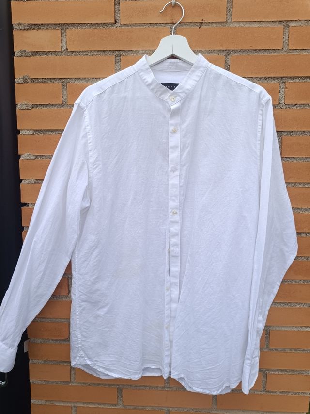 Camisa blanca lino cuello Mao marca Cortefiel