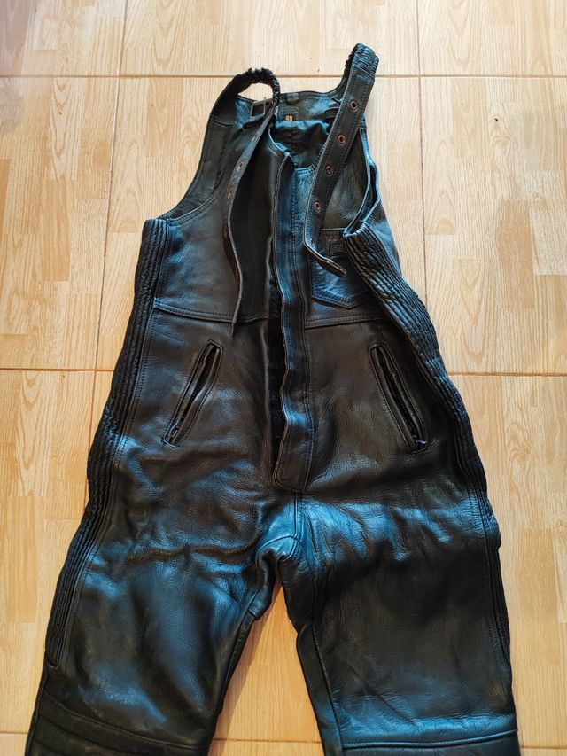 Ropa de cuero para moto
