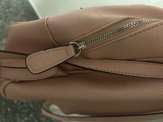 Mochila guess rosa con brillito no negociable